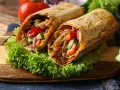 Ile kalorii ma kebab w picie? Sprawdź, jak go "odchudzić"!