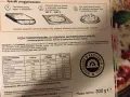 Pizza Margherita z serem mozzarella i edamskim, gotowa do pieczenia, z widoczną etykietą.
