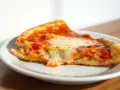 Ile kcal ma kawałek pizzy? Sprawdź i wybieraj świadomie!