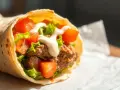 Czy kebab w tortilli może być zdrowy? Werdykt dietetyka.