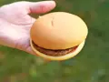 Ile kalorii ma burger? Sprawdź kaloryczność swoich ulubionych