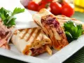 Domowy kebab w tortilli: przepis na idealny smak, lepszy niż z budki