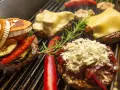 Najlepsze dodatki do burgera: od klasyki po egzotyczne smaki