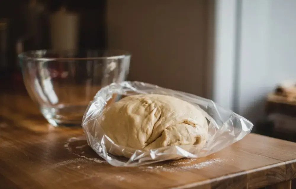 Jak przechowywać ciasto na pizzę? Mistrzowskie triki na świeżość!