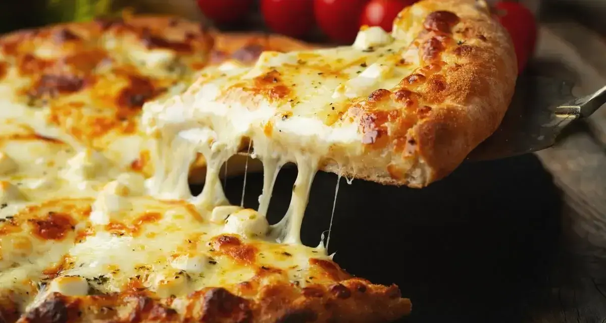 Ser na pizzę: pod spodem czy na wierzchu? Werdykt eksperta!