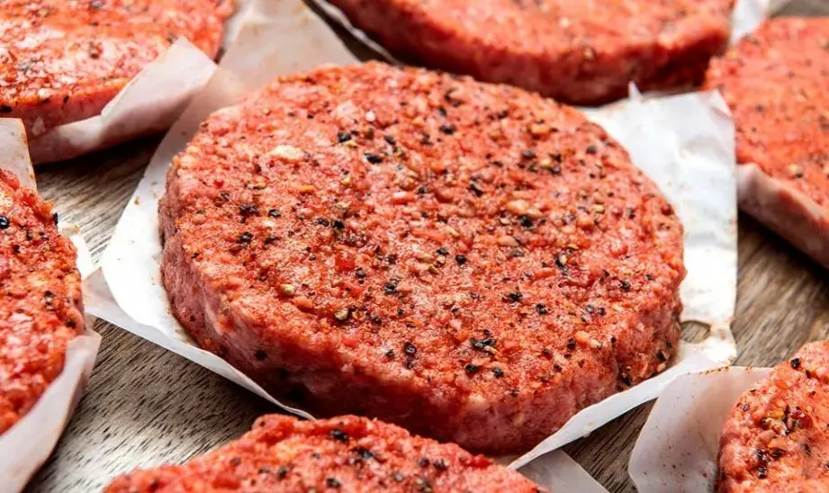 Jak doprawić mięso na burgera? Przepis na soczystość i smak