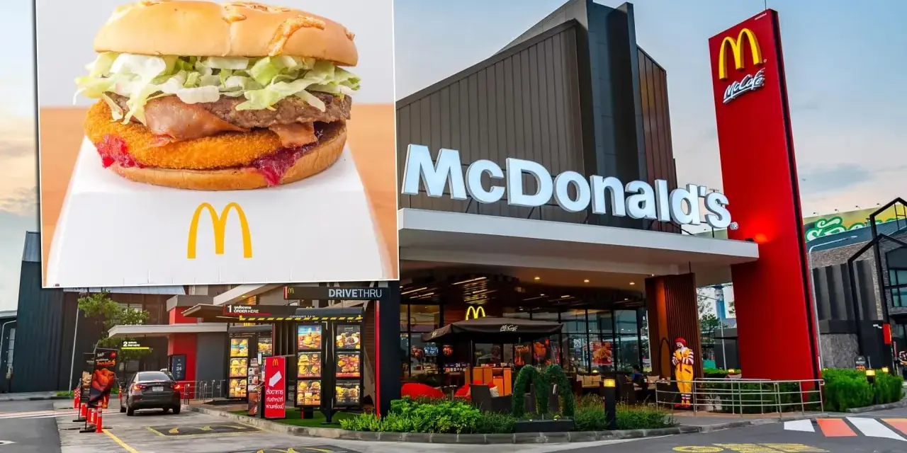 Burger Drwala McDonald's z frytkami i restauracja McDonald's.