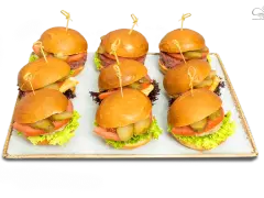 Gdzie kupić mini hamburgery? Sprawdzamy sklepy, catering i DIY