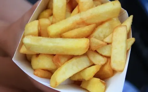 Idealne frytki belgijskie: Sekret podwójnego smażenia krok po kroku
