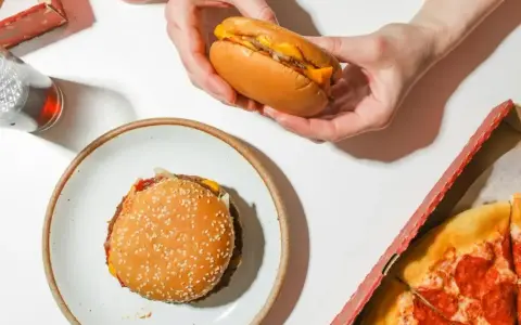 Smash burger: co to jest, jak zrobić i dlaczego jest tak pyszny?