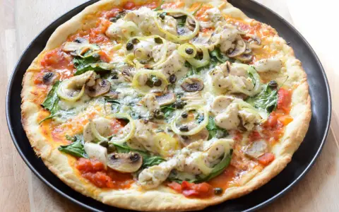 Idealny kurczak na pizzę: Podsmażanie to klucz do smaku i bezpieczeństwa