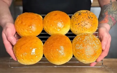 Jak podgrzać bułki do burgerów w piekarniku? Idealny sposób