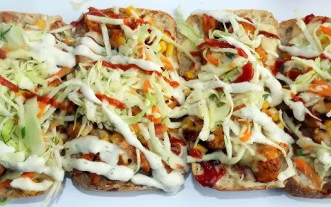 Zapiekanka kebab-gyros: Zrób hit fast foodu lepiej niż z budki!
