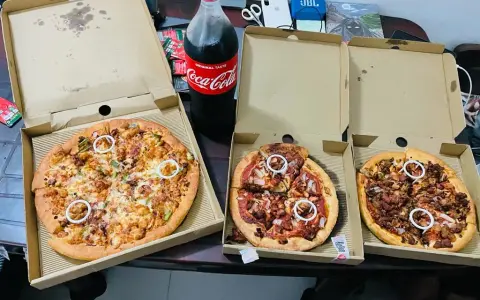 Duża pizza Pizza Hut (35 cm): Jak zamówić mądrze i nie przepłacić?