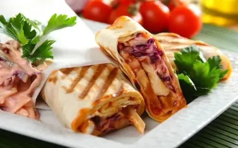Domowy kebab w tortilli: przepis na idealny smak, lepszy niż z budki