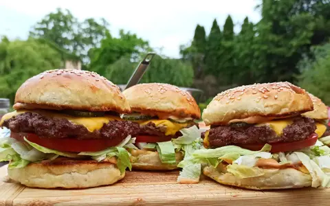 Jak zrobić idealnego burgera? Prosty przewodnik do smaku lepszego niż z sieci