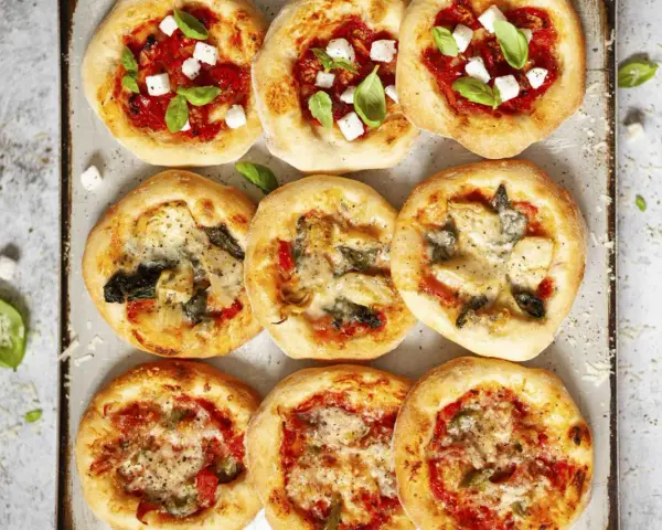 Gotowe ciasto na pizzę: Co zrobić? Przepisy na pizzę, przekąski, desery!