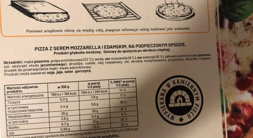 Pizza Margherita z serem mozzarella i edamskim, gotowa do pieczenia, z widoczną etykietą.