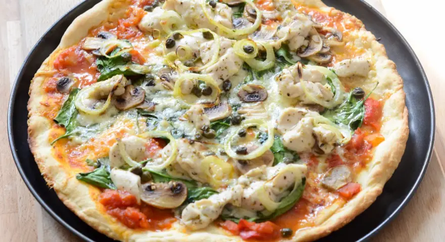 Idealny kurczak na pizzę: Podsmażanie to klucz do smaku i bezpieczeństwa