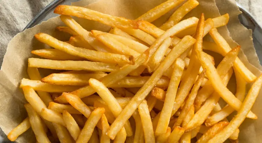 Frytki z piekarnika: Ile piec, by były idealnie chrupiące?