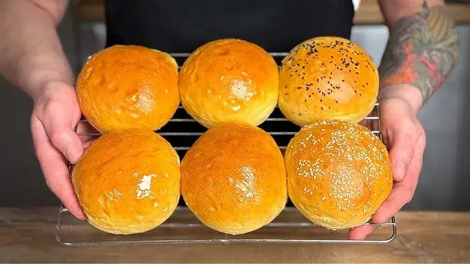 Jak podgrzać bułki do burgerów w piekarniku? Idealny sposób