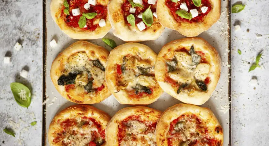 Gotowe ciasto na pizzę: Co zrobić? Przepisy na pizzę, przekąski, desery!