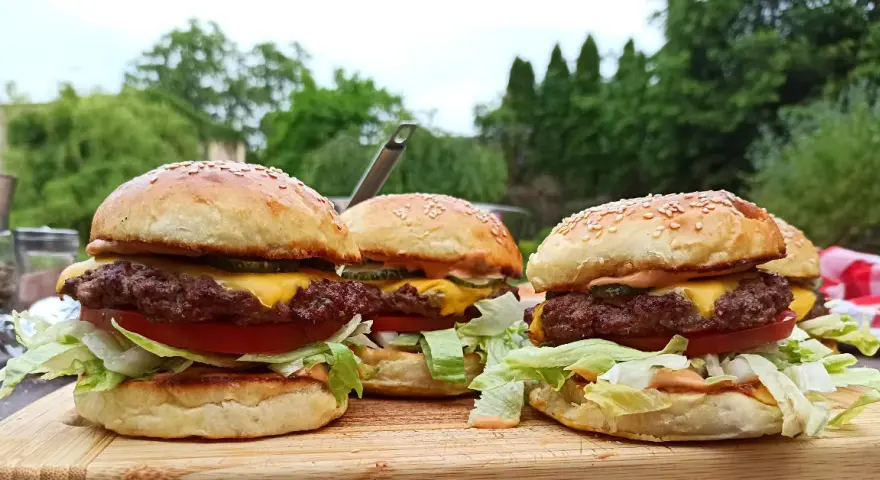 Jak zrobić idealnego burgera? Prosty przewodnik do smaku lepszego niż z sieci