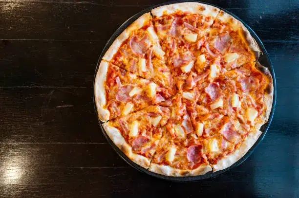 pizza hawajska widok z góry