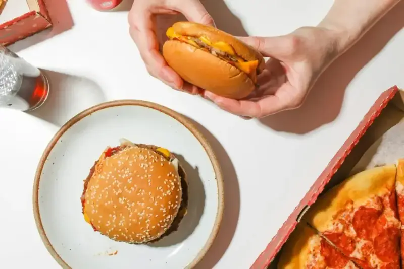 Smash burger: co to jest, jak zrobić i dlaczego jest tak pyszny?